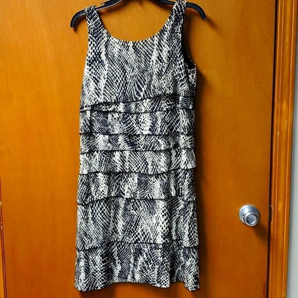 2/$15 Sale Kenneth Cole silk dress, size 4 - Picture 4 of 5